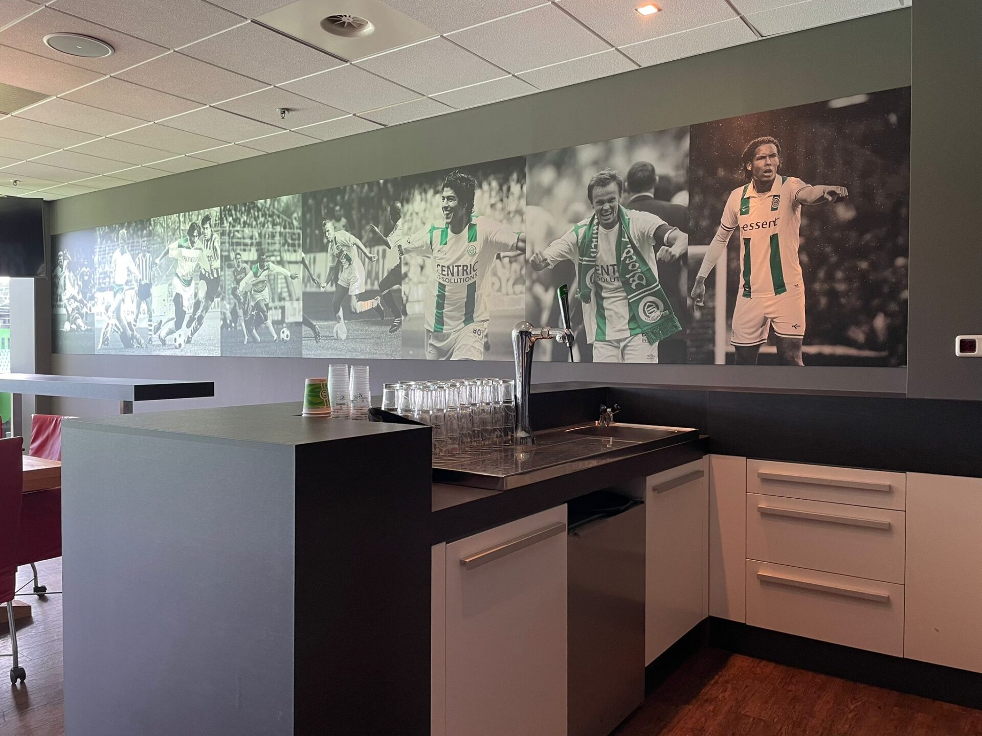 keuken zwarte wrap fc groningen door lean interior emmen